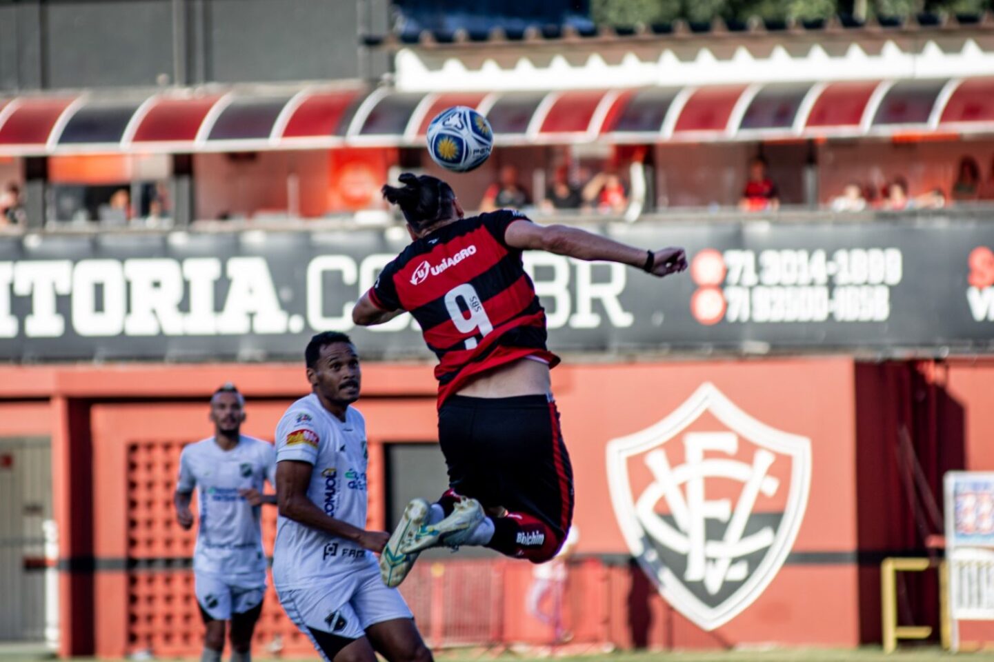 Léo Condé marca treino em dois turnos na segunda de carnaval: "Temos muita coisa para melhorar" 1 Léo Gamalho foi elogiado pelo técnico Léo Condé