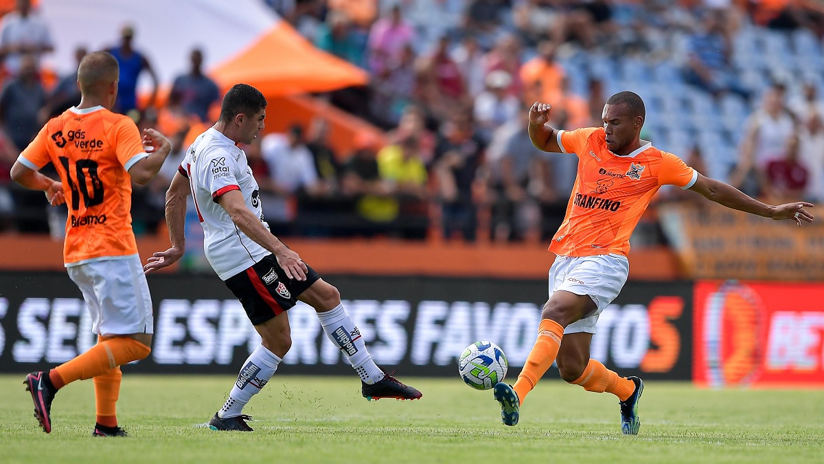 Vitória perde para o Nova Iguaçu e é eliminado na Copa do Brasil