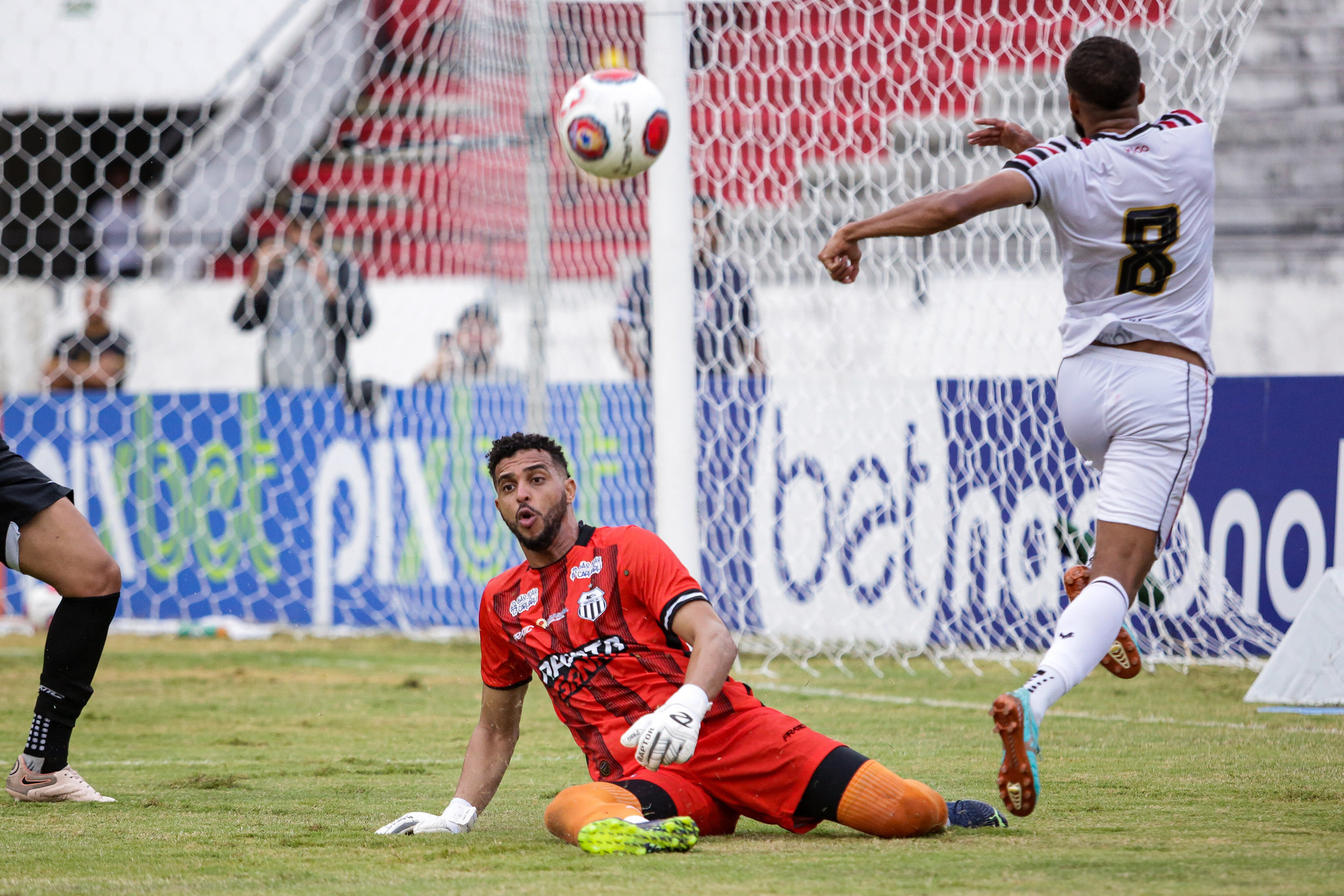 Alex Vila Nova, goleiro do Central, é demitido após falhas contra o Santa Cruz