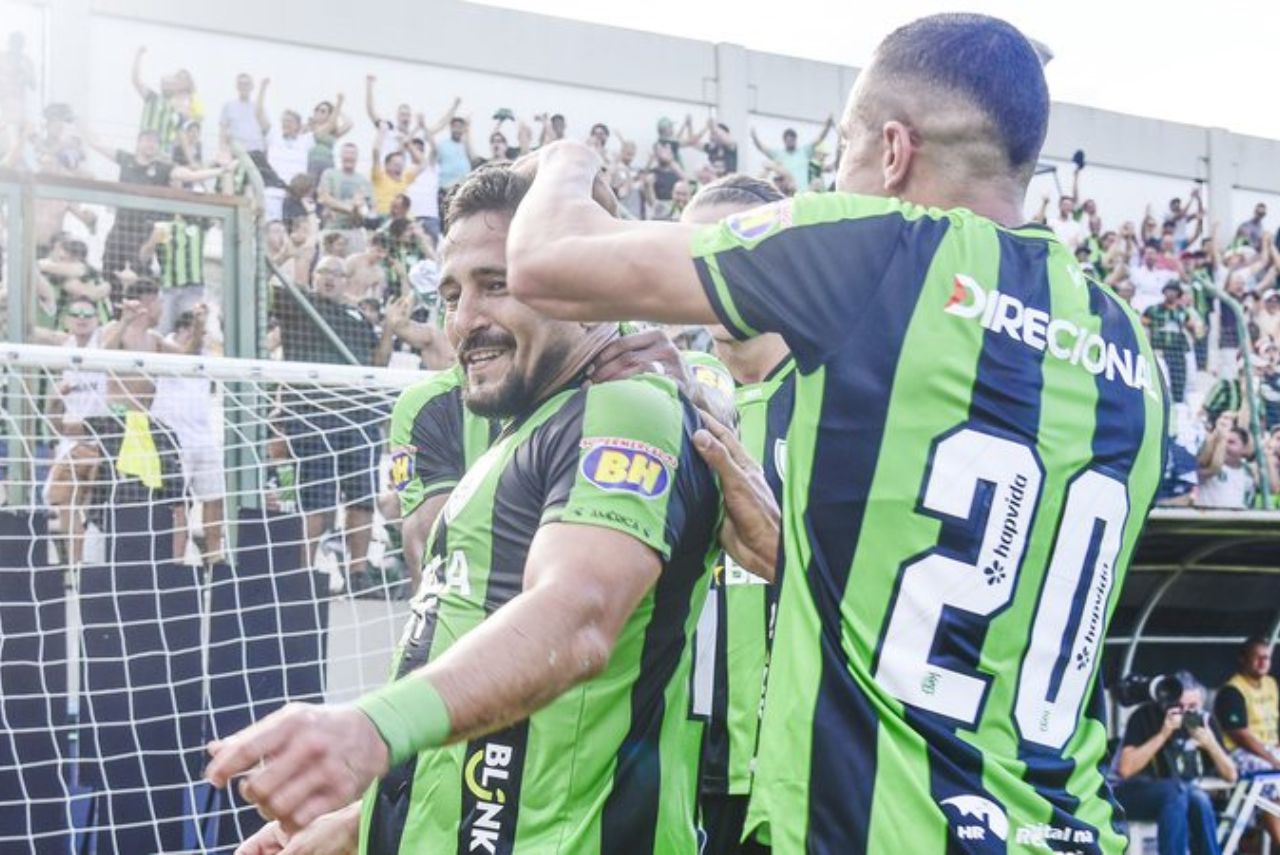 Antes de enfrentar Santa Cruz, América vence o Cruzeiro fora e sai na frente na semifinal do Mineiro