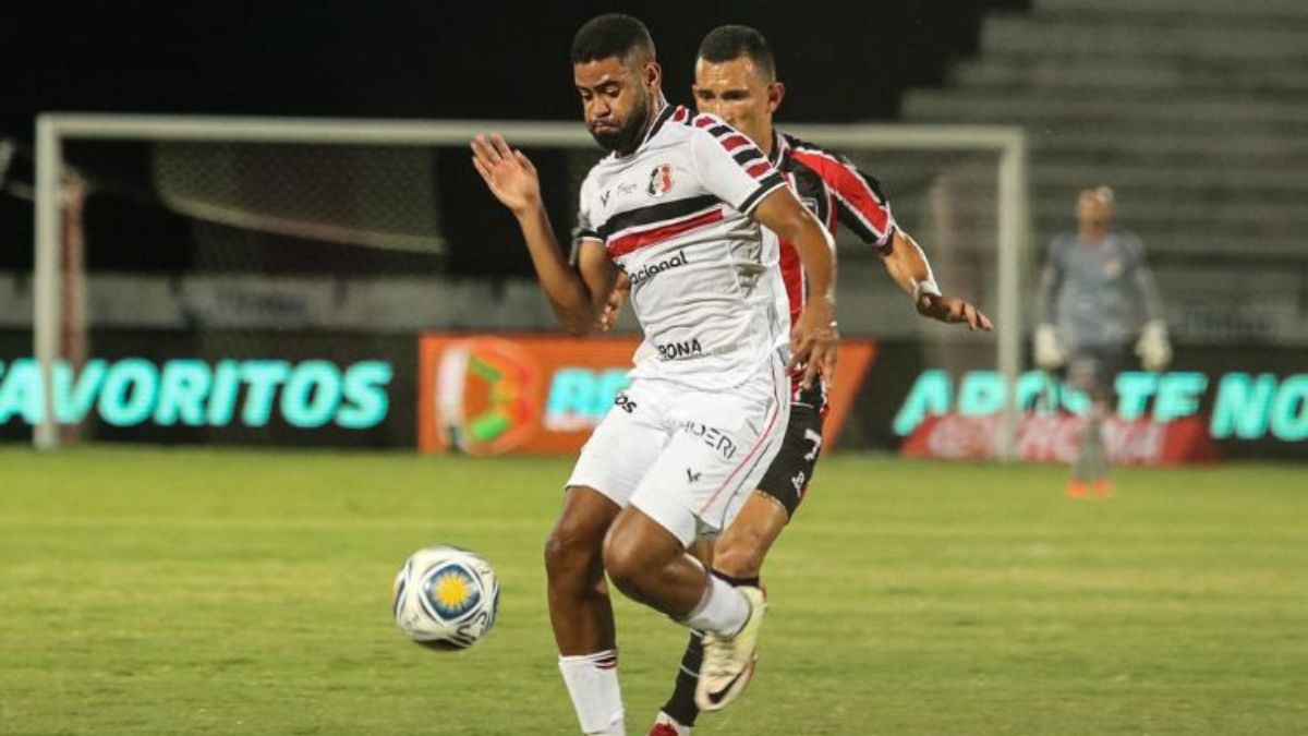 Fora das relações há dois jogos, lateral Ian Rodríguez pede para deixar Santa Cruz