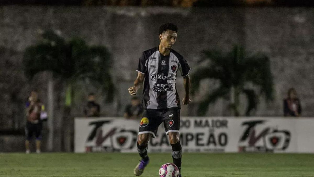 Santa Cruz: Zé Teodoro confirma contratação de lateral aprovado por Ranielle Ribeiro 1 Edvan é confirmado por Zé Teodoro como o novo contratado do Santa Cruz