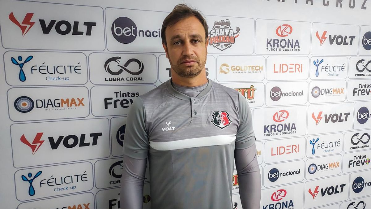 Felipe Conceição é apresentado no Santa Cruz, e projeta conquista de vaga na Série D e chances de título estadual