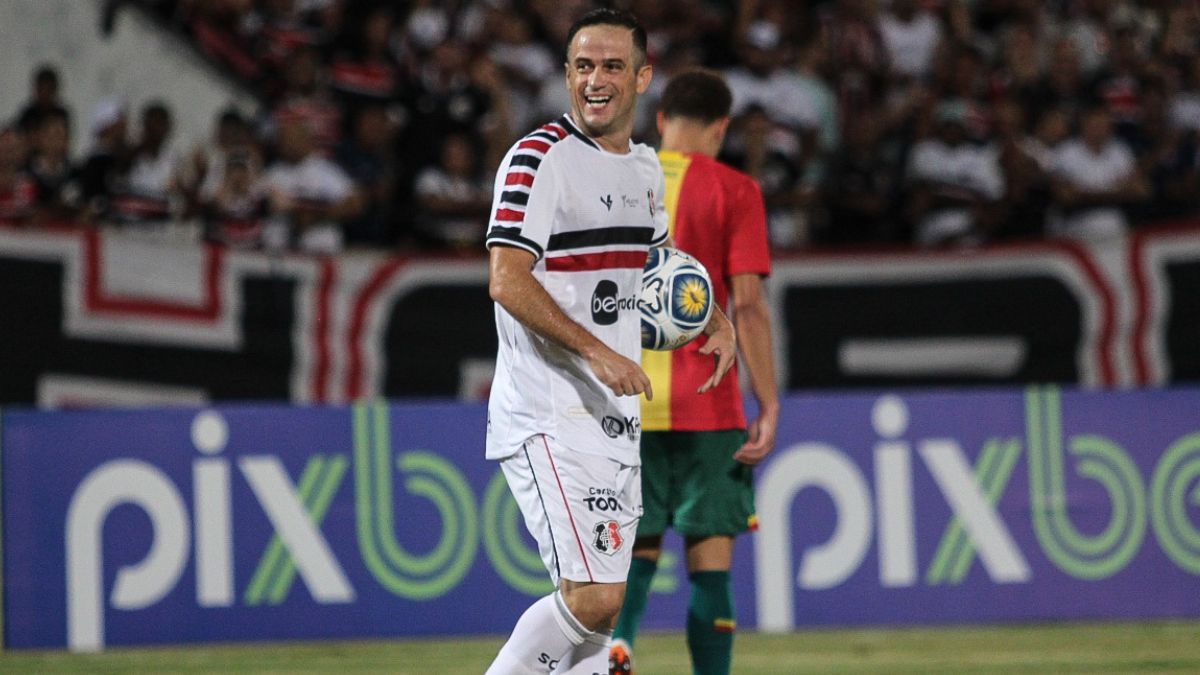 Atacante Pipico renova com o Santa Cruz até o final da Série D