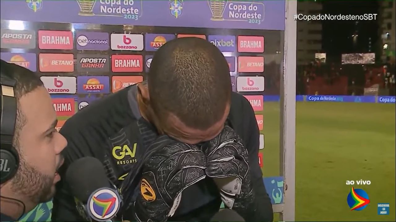 Alvo de desconfiança, goleiro Renan se emociona e agradece apoio após classificação do Sport: “As pessoas não me conheciam tão bem”