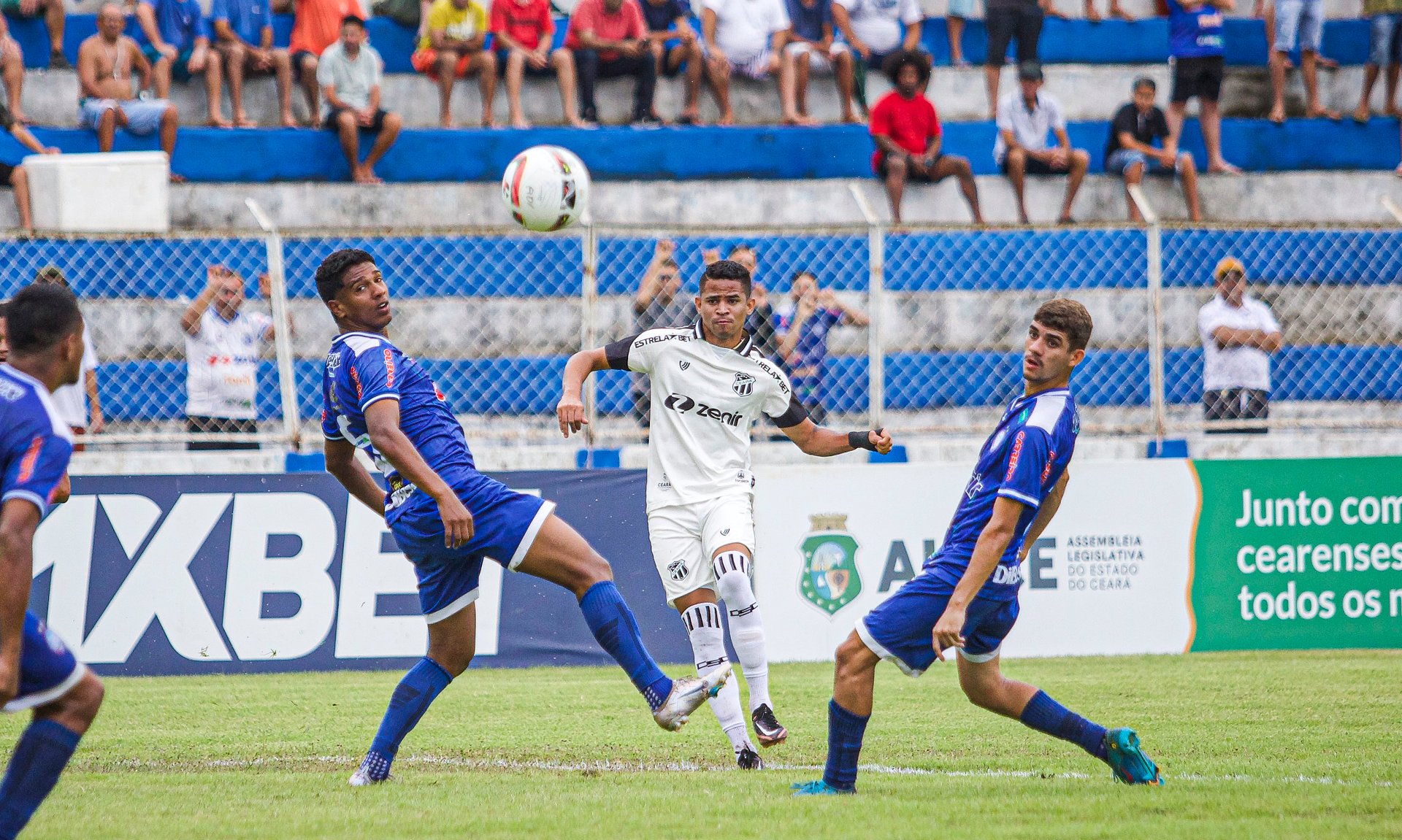 Iguatu e Ceará empatam em duelo acirrado no 1º jogo das semifinais do Cearense