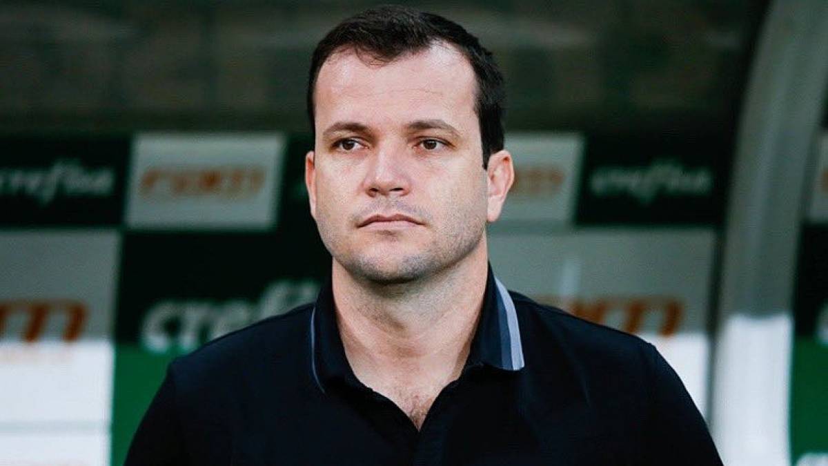 Ídolo do Sport, Daniel Paulista afirma que não teria problema em treinar Santa Cruz ou Náutico: “Sou profissional”