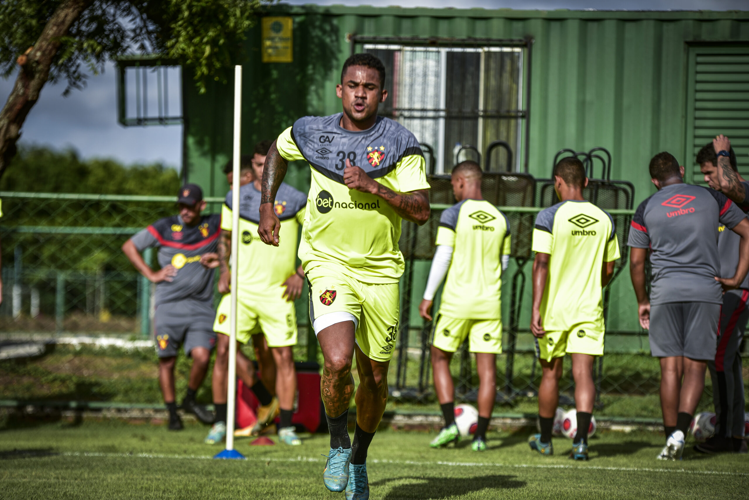 Sport: Eduardo é reintegrado ao elenco pode ser a novidade em final contra o Retrô