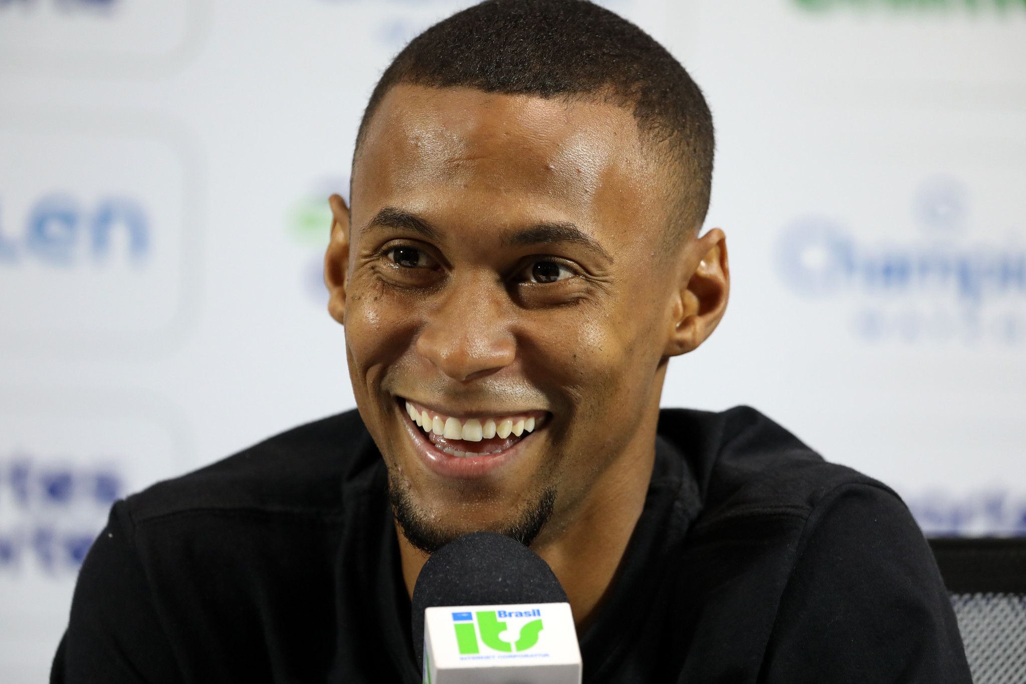 Ademir destaca longo contrato no Bahia e promete reencontrar “alto nível” em Salvador