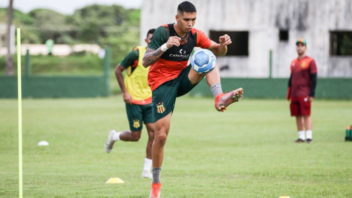Sampaio Corrêa anuncia a saída do zagueiro Pedro Carrerete