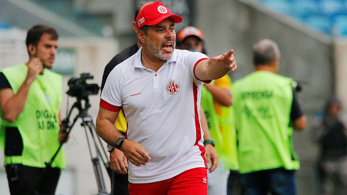 Leandro Sena, ex-América-RN e Confiança, é o novo técnico do Sergipe