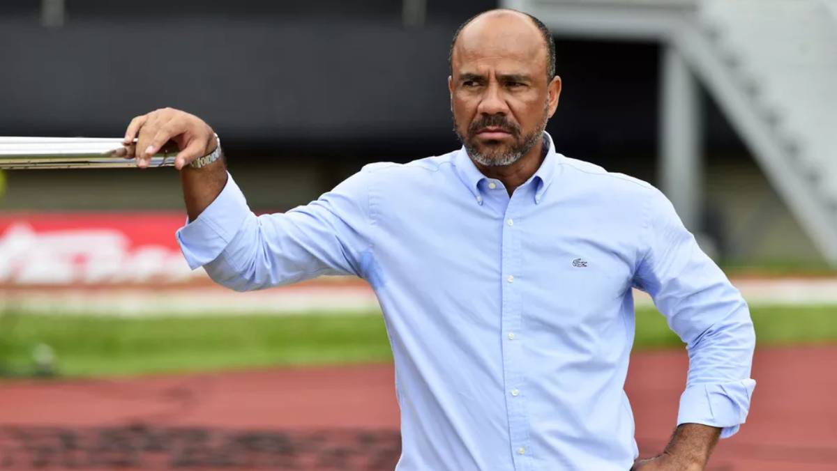 Léo Condé pode ser o terceiro técnico do Ceará a passar mais de um ano no cargo no Século XXI 1 Técnico Sérgio Soares em dia de jogo durante a sua carreira