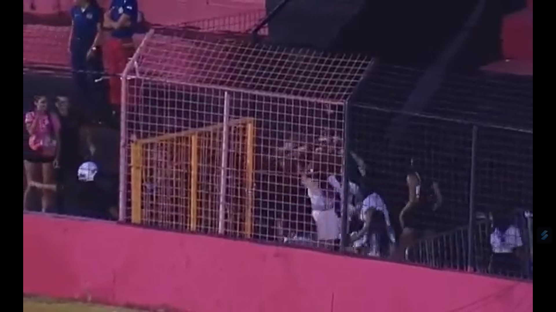 Série B: Sport e ABC tem confusão entre torcedoras dos dois times