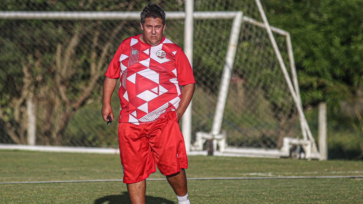 Marchiori desenha time titular do Náutico pela primeira vez e muda formação