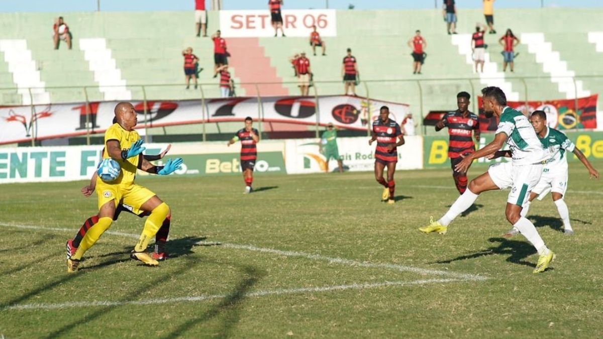Alexandre Aruá marca gol do Sousa contra o Campinense na Série D