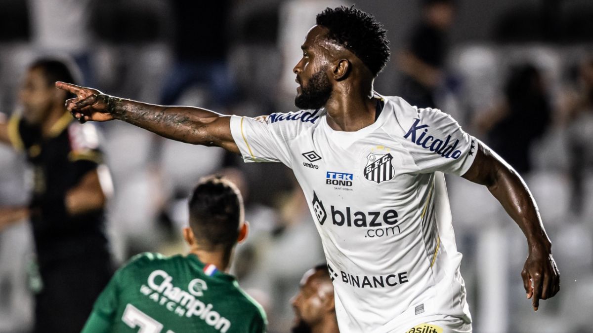 Frágil na defesa, Bahia é dominado na Vila Belmiro e perde para o Santos pela Série A