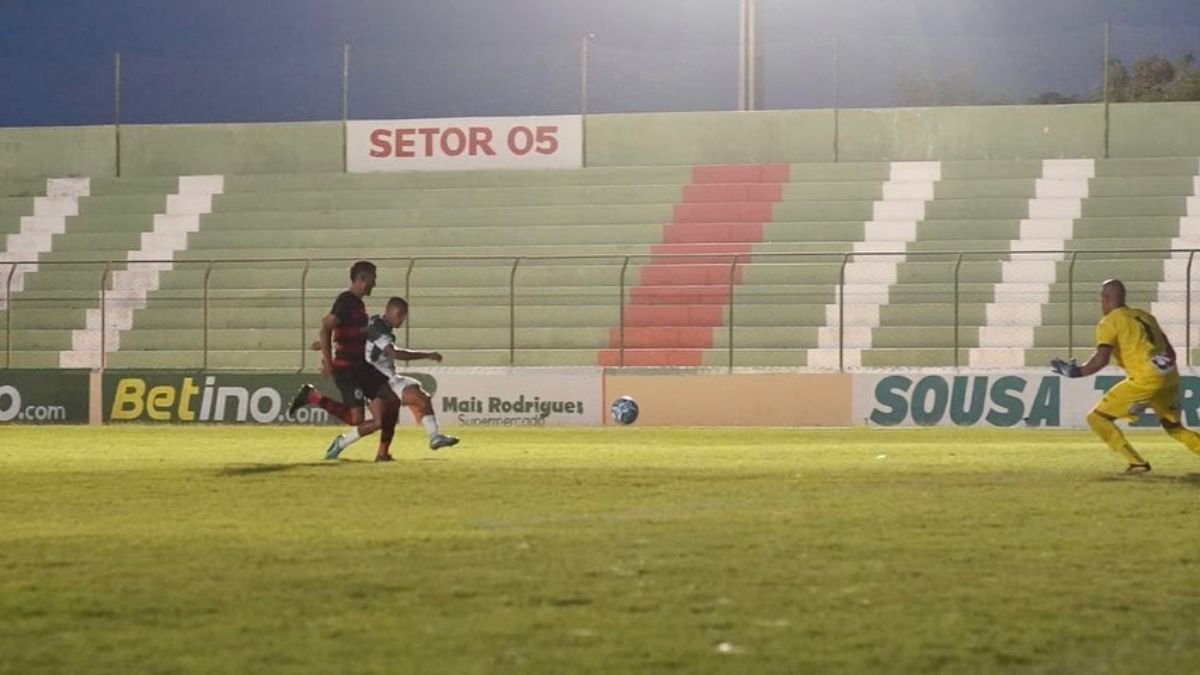 Maykon Rangel marca gol do Sousa contra o Campinense na Série D
