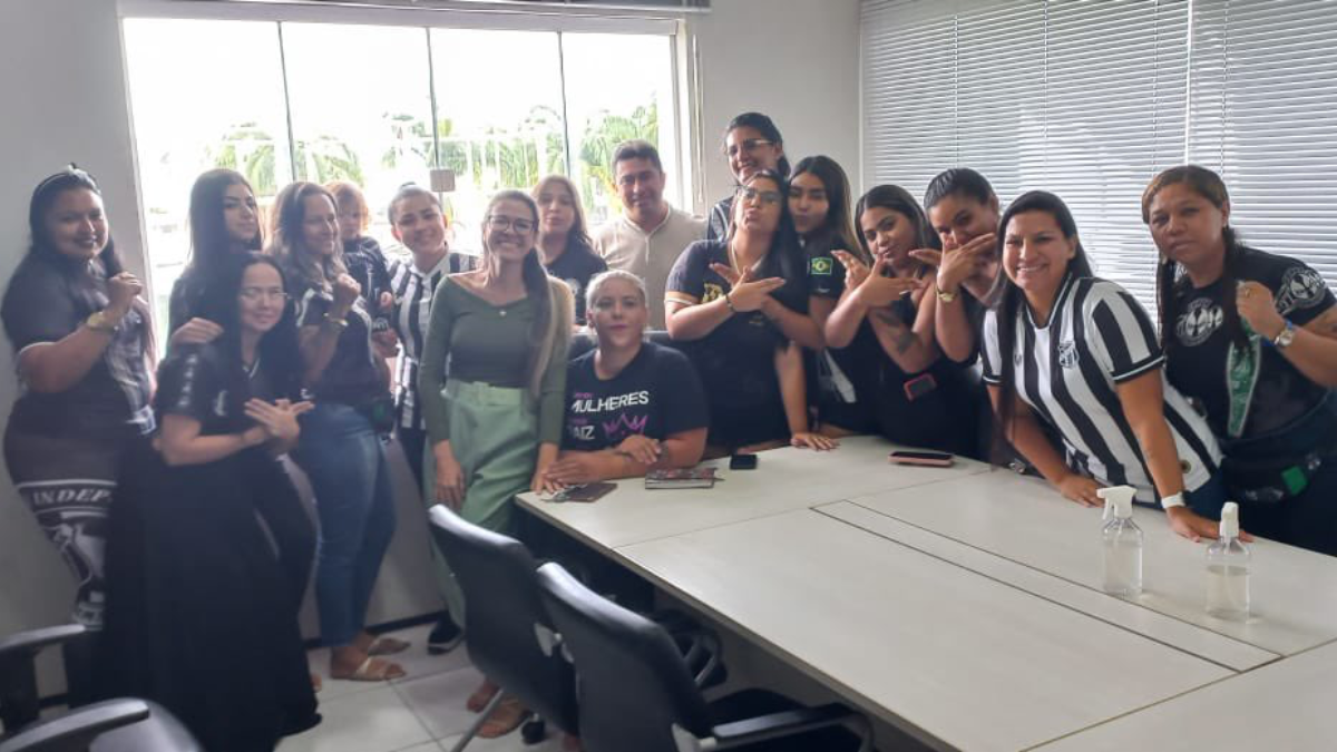 Lideranças femininas do Ceará juntas em reunião. 