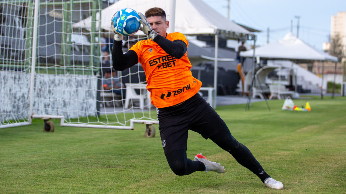 Ceará anuncia o desligamento do goleiro paraguaio Alfredo Aguilar