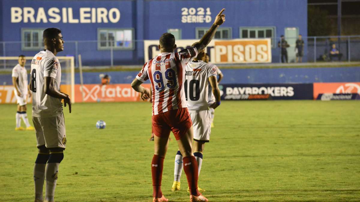 Inoperante, Náutico joga mal e é goleado pela Aparecidense na Série C