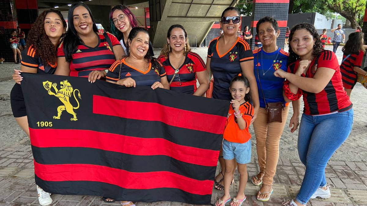 Torcida feminina, crianças e PCDs marcam pré-jogo de Sport x Botafogo-SP; grupo é proibido de entrar com camisa de organizada
