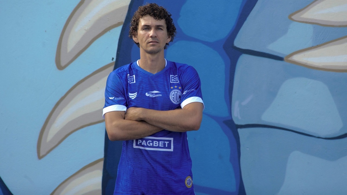 Confiança contrata lateral-esquerdo Fabiano, ex-Vitória e Santa Cruz