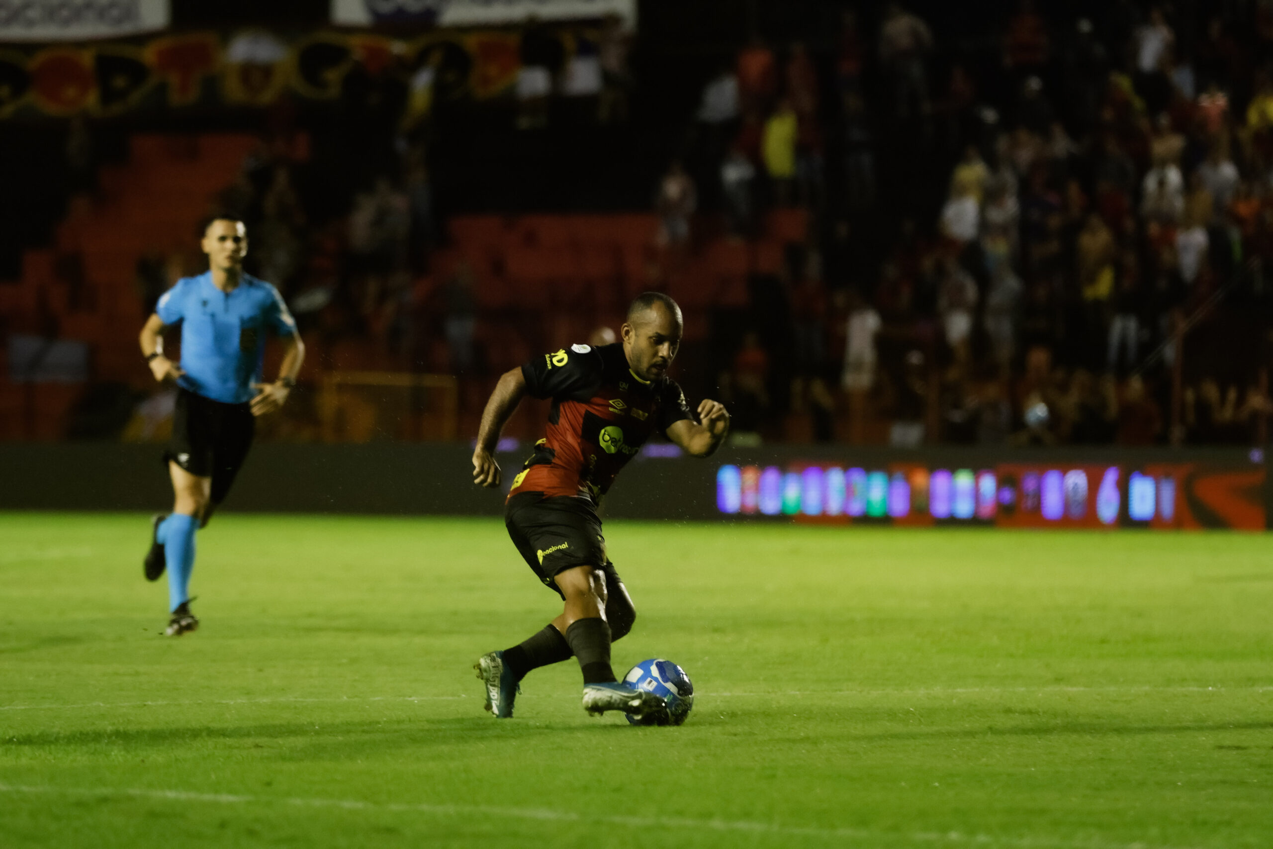 Edinho vira vice-líder em assistências pelo Sport em 2023 e diz ter feito sua melhor atuação no clube