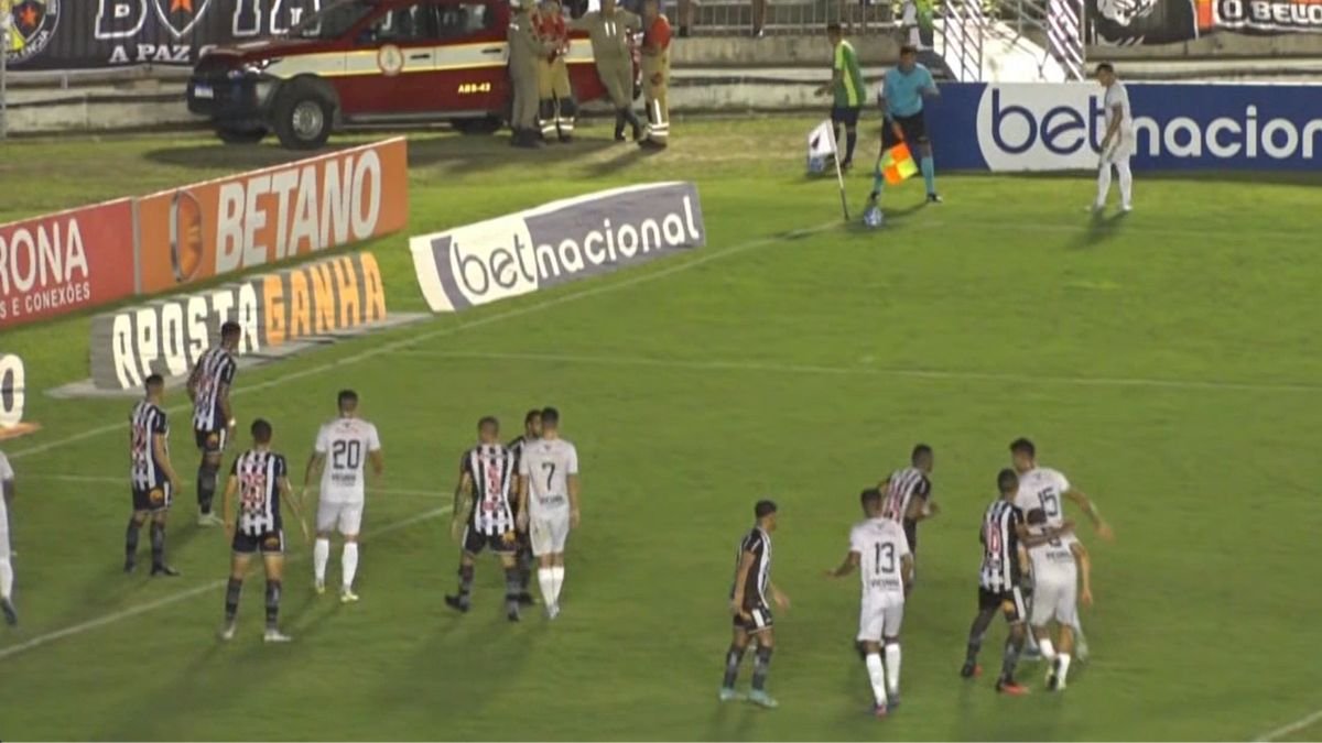 Lance do jogo Botafogo-PB x Floresta na Série C 2023