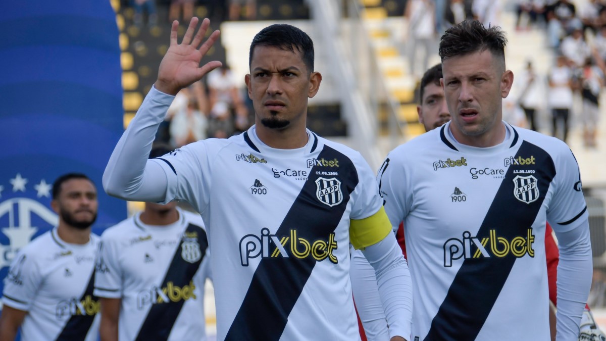 Vitória: vice-artilheiro da Série B 2022 e ex-Bahia, atacante Lucca entra no radar do Leão
