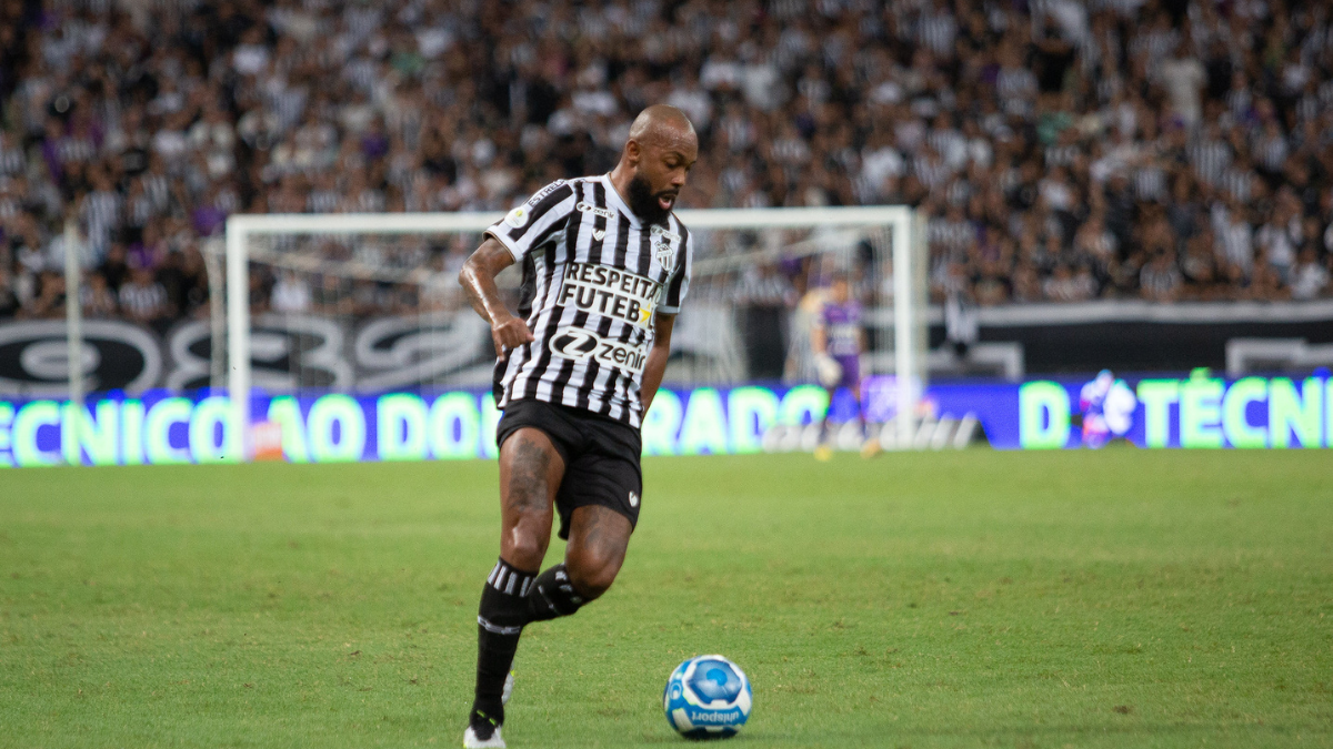 Chay usa rede social para questionar marcação de arbitragem em Ceará x CRB