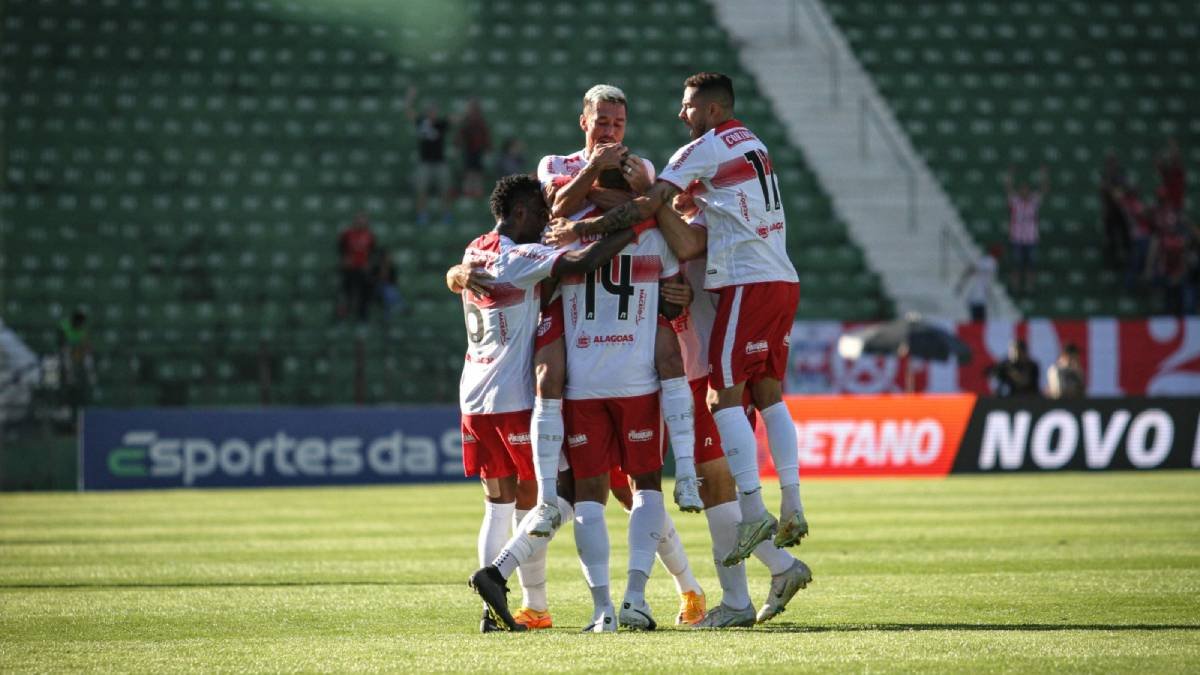 São Paulo vence o Bahia e conquista primeiro triunfo fora de casa