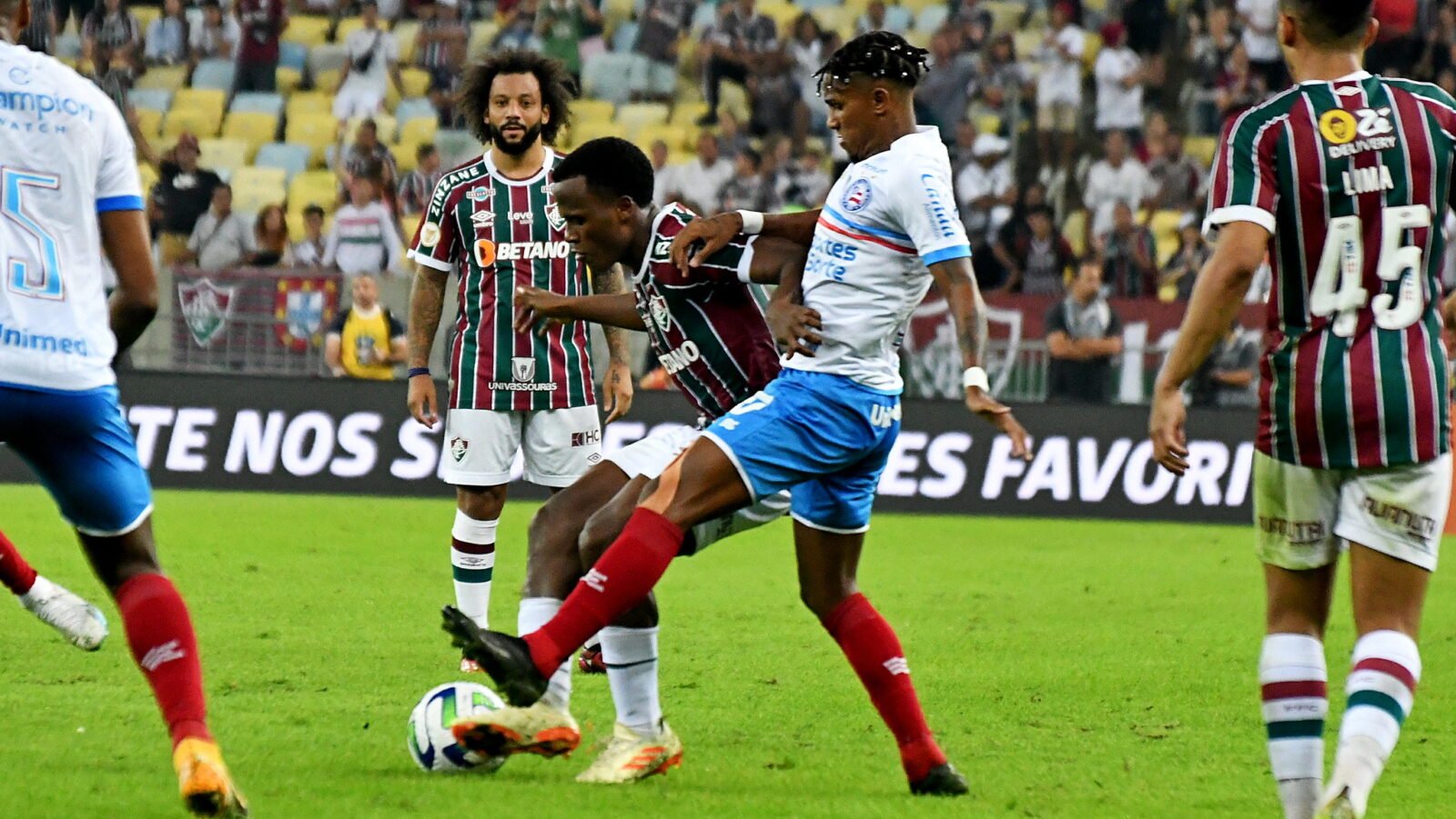 Bahia sai na frente, mas não aproveita vantagem numérica e sofre virada  para o Fluminense