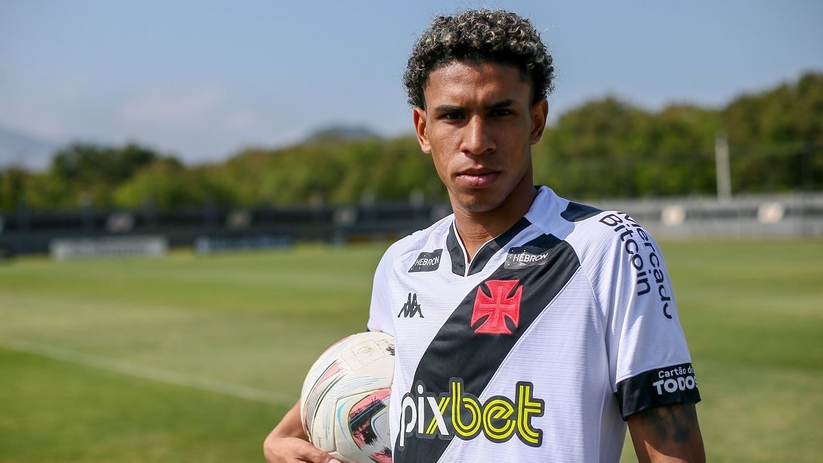 Ceará acerta a contratação do lateral Paulo Victor, do Internacional
