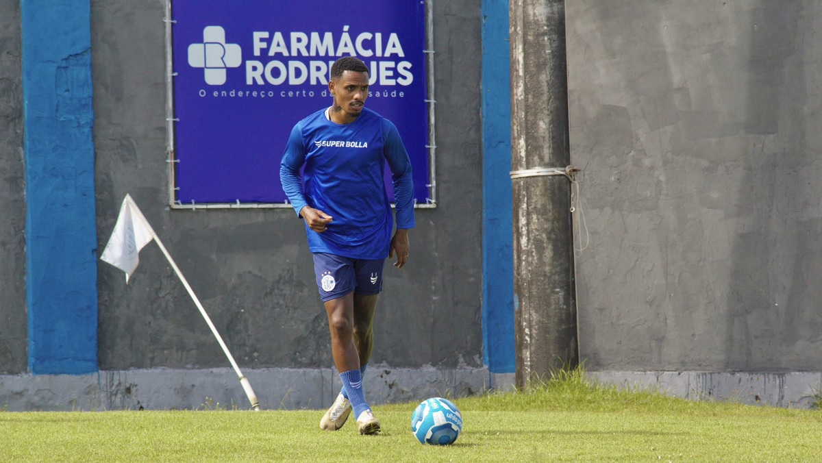 Confiança anuncia saída do atacante Diego Cardoso