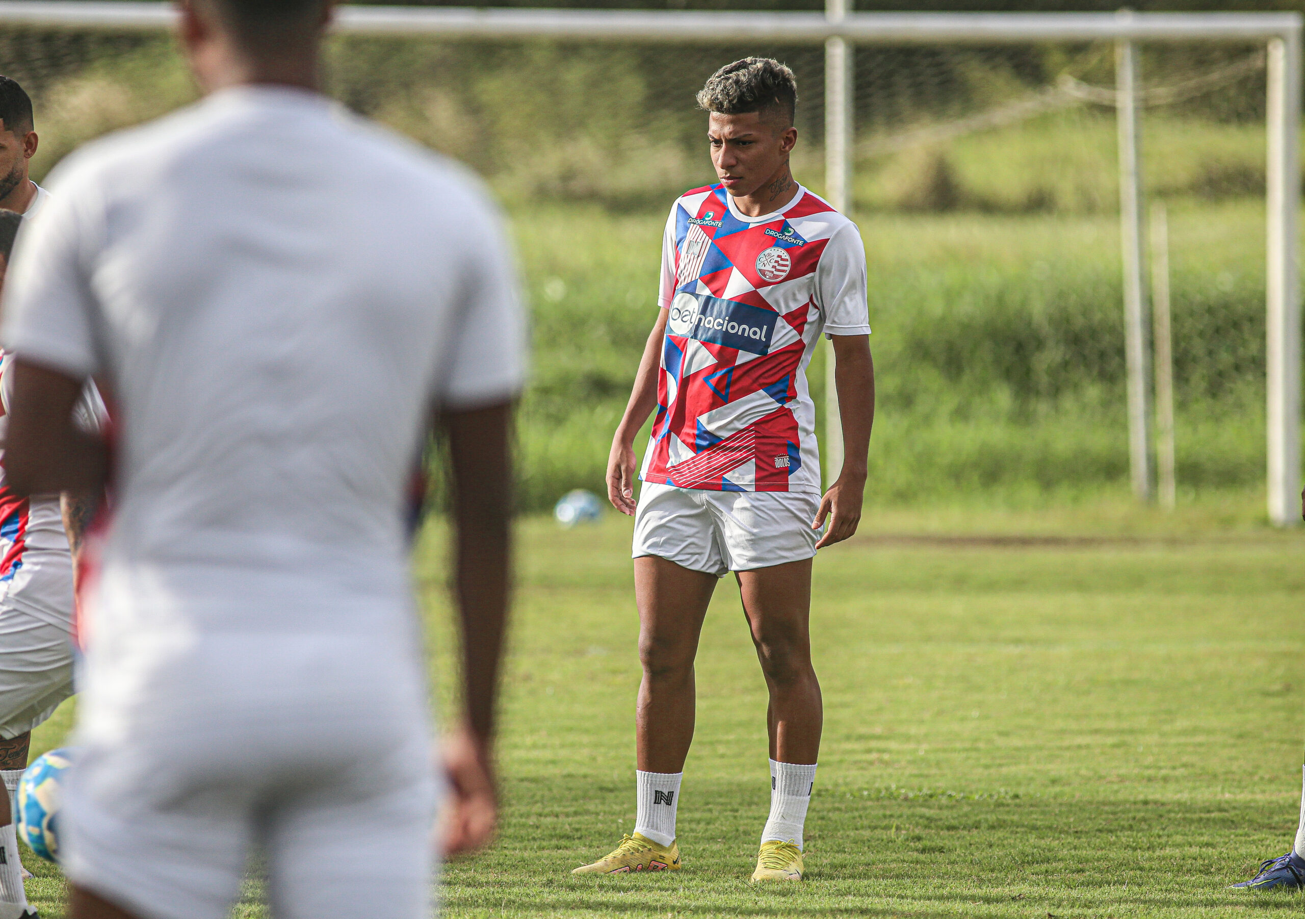 Técnico do Náutico rasga elogios a Alisson Santos após gol diante do Ypiranga: “Mudou o jogo”