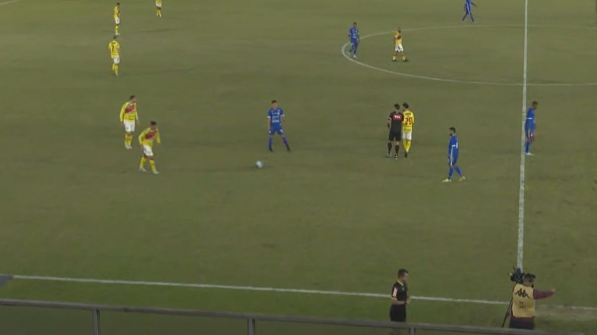 Confiança abusa dos erros, é goleado pelo Brusque e amplia má fase na Série C 1 Lance do jogo Brusque x Confiança na Série C 2023