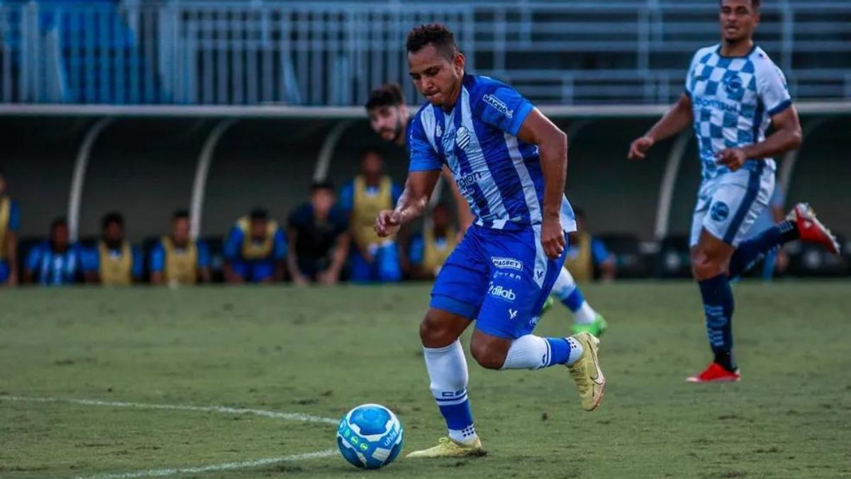 Após saída de titulares, CSA divulga lista de jogadores relacionados para enfrentar o Amazonas