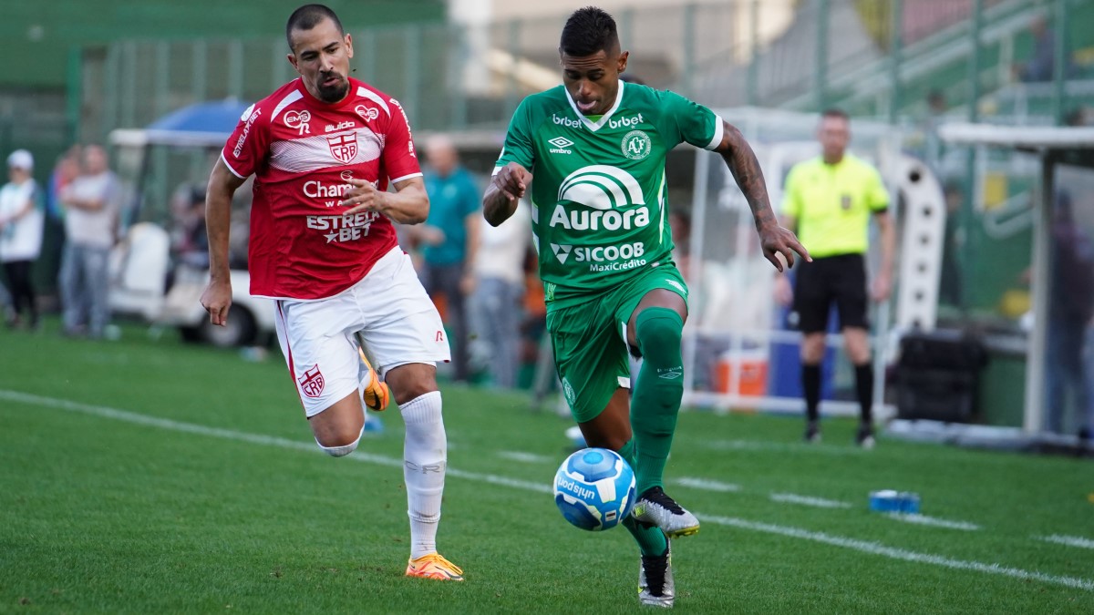 CRB joga mal e perde da Chapecoense, fora de casa, pela Série B