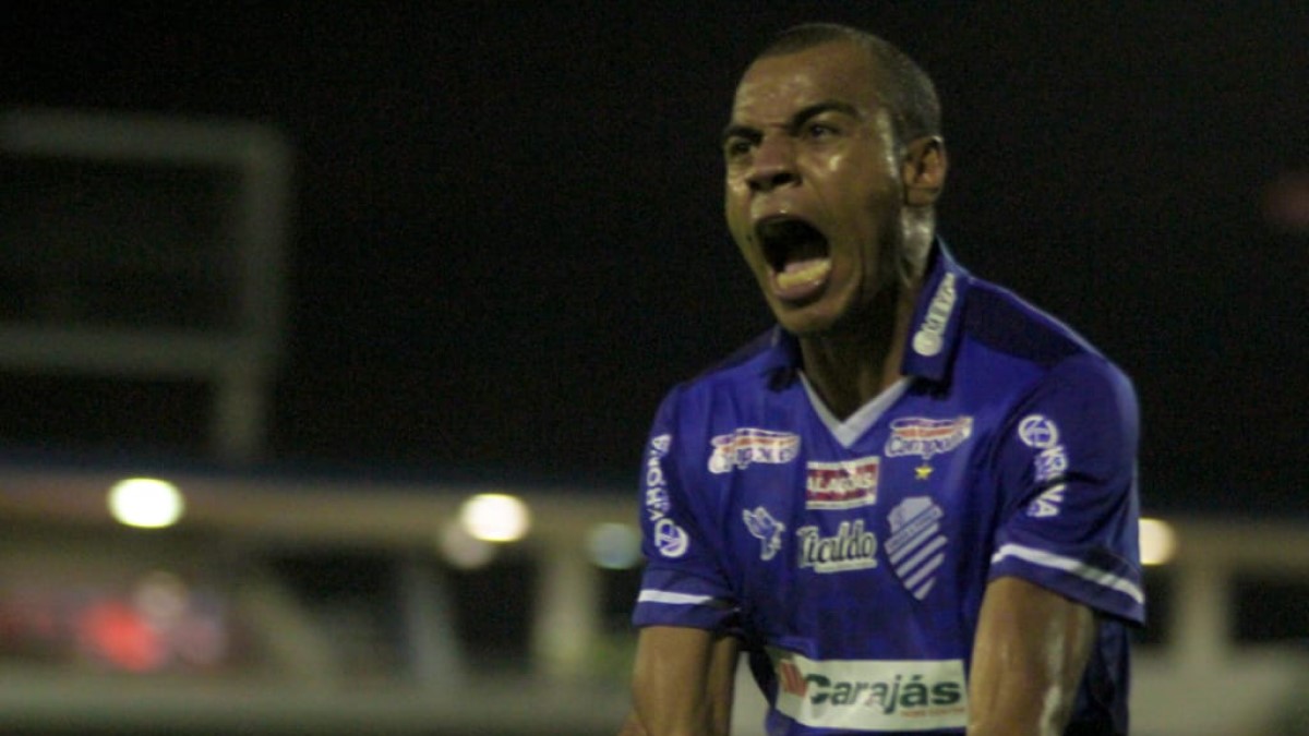 Ex-Bahia e CSA, lateral Régis Souza é preso em flagrante por tentativa de homicídio no Piauí 1 Lateral Régis Souza, quando defendia o CSA, em 2019