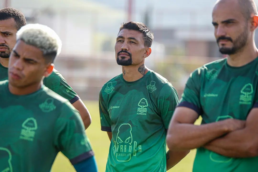 Floresta pode ter a estreia Kieza contra o Pouso Alegre; atacante não marca há quase 1 ano