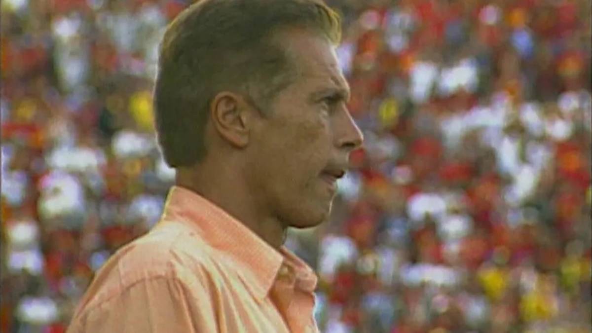 Seleção Brasileira voltará a ter técnico conciliando trabalho com clube após 23 anos; último foi Emerson Leão, no Sport