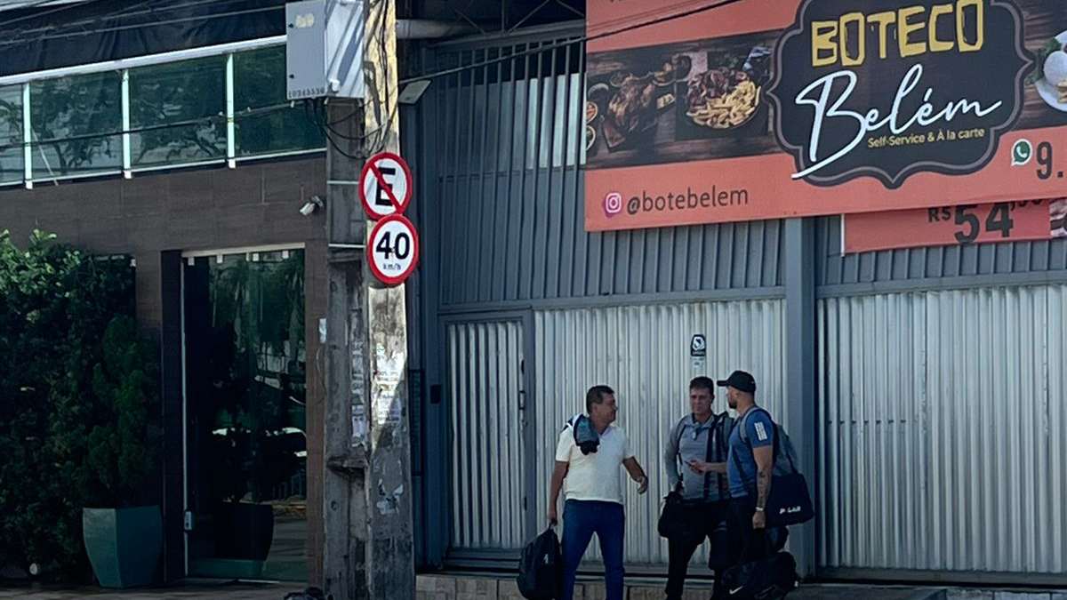 Após queda vexatória na Série D, delegação do Santa Cruz desembarca em frente ao Centro de Convenções e evita ir ao Arruda