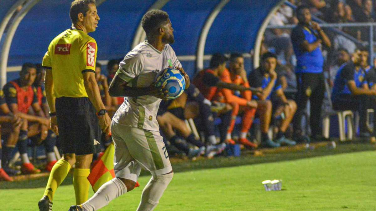 Fora de casa, Floresta fica no empate sem gols com a Aparecidense pela Série C