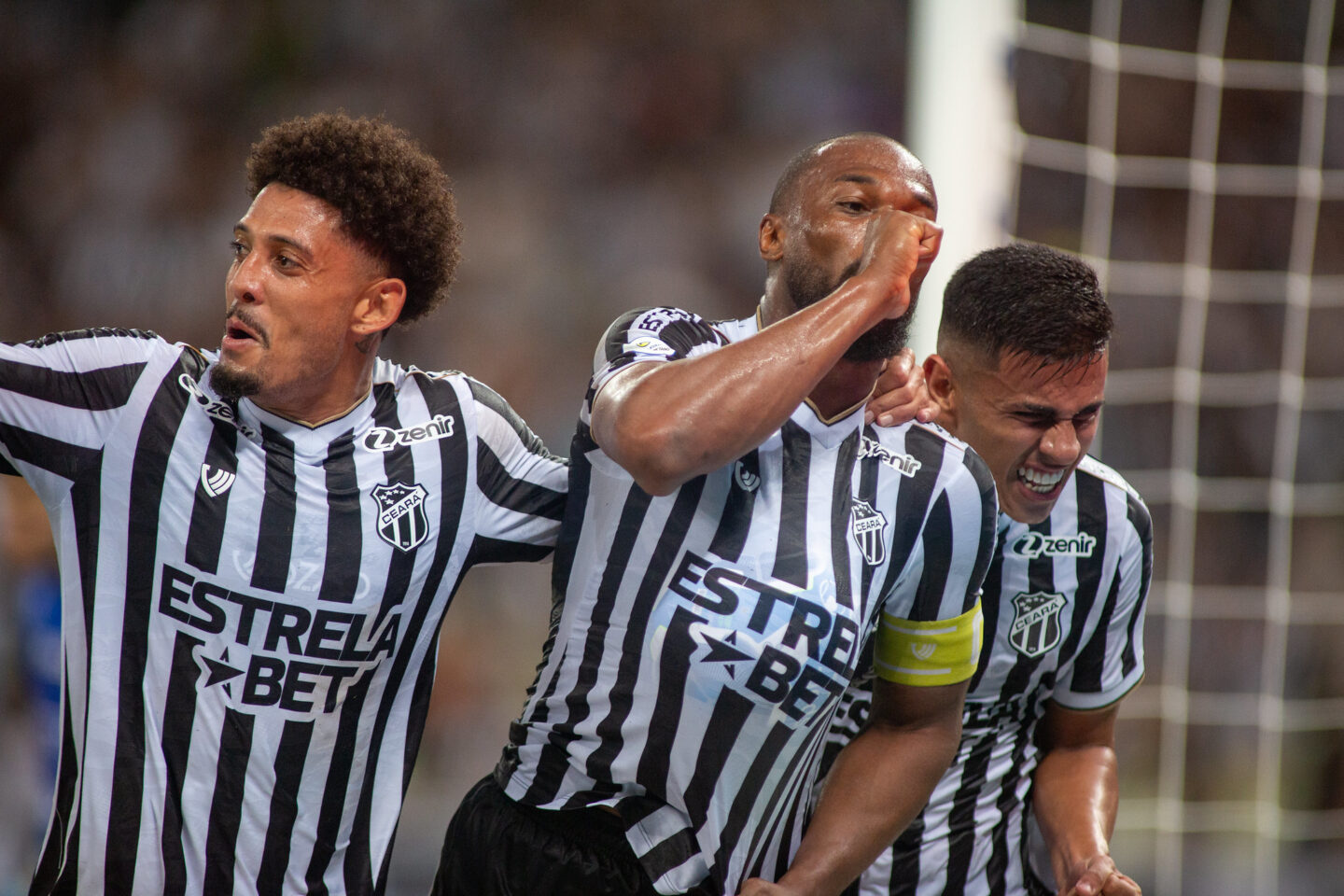 Próximo dos 300 jogos com a camisa do Ceará, Luiz Otávio comemora gol: "Deus sempre prepara o momento certo" 1 Posts