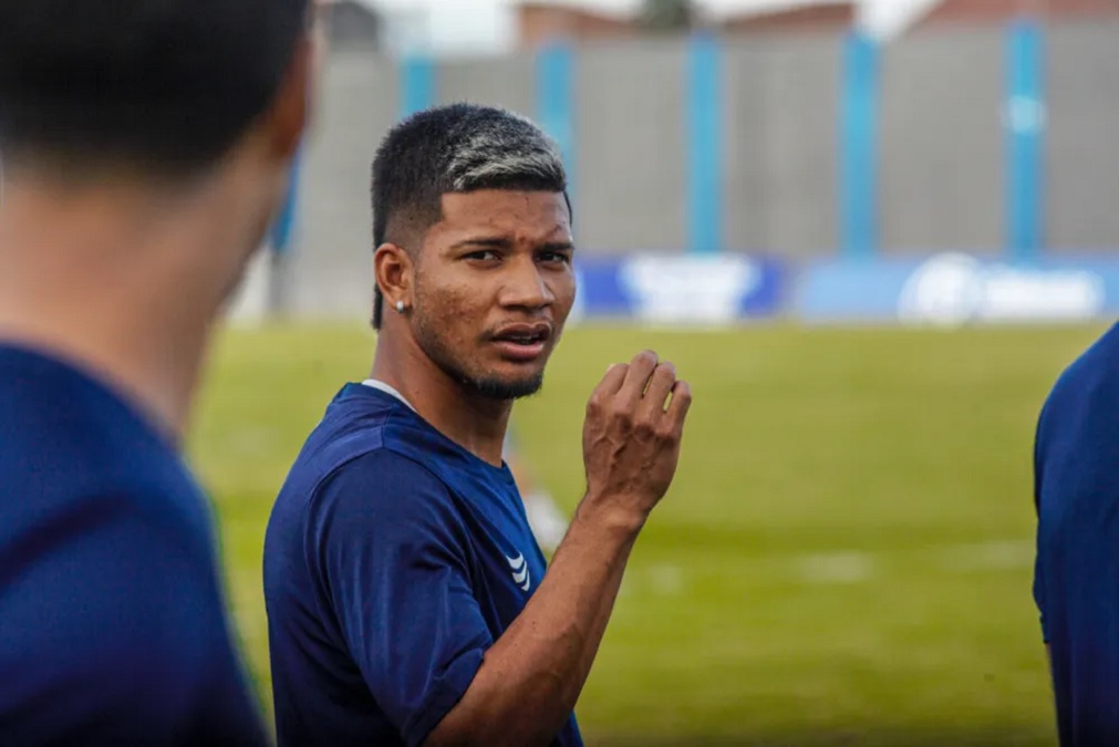 Negueba acerta saída do Confiança e tem acordo encaminhado com o Ceará