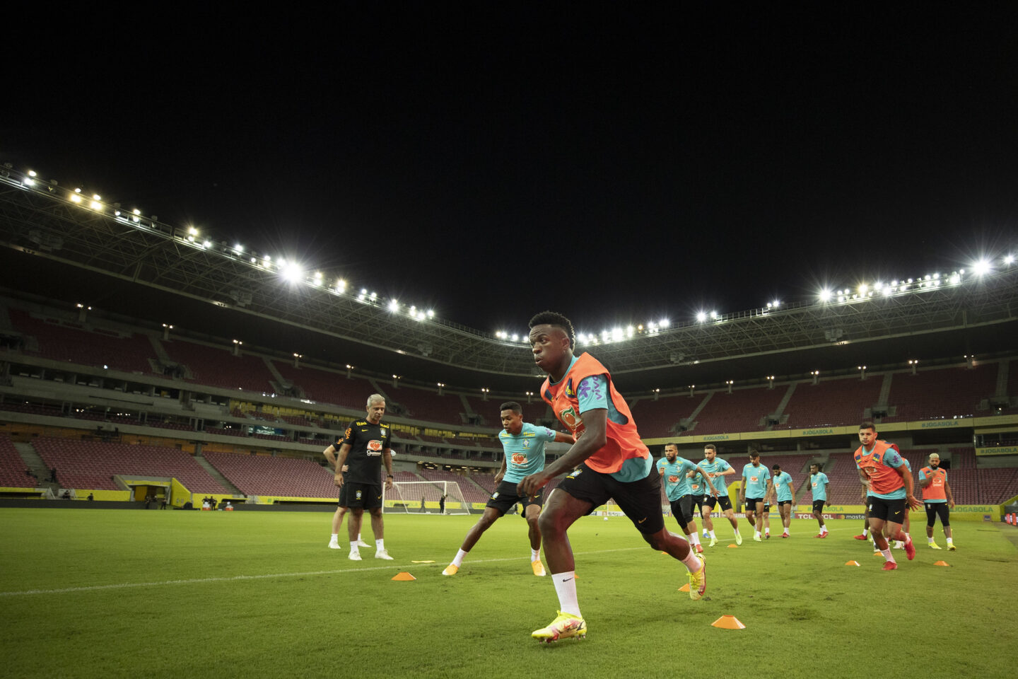 Seleção Brasileira em treino na Arena de Pernambuco antes do jogo contra o Peru, em 2019, pelas Eliminatórias. Na foto, Vinícius Júnior.