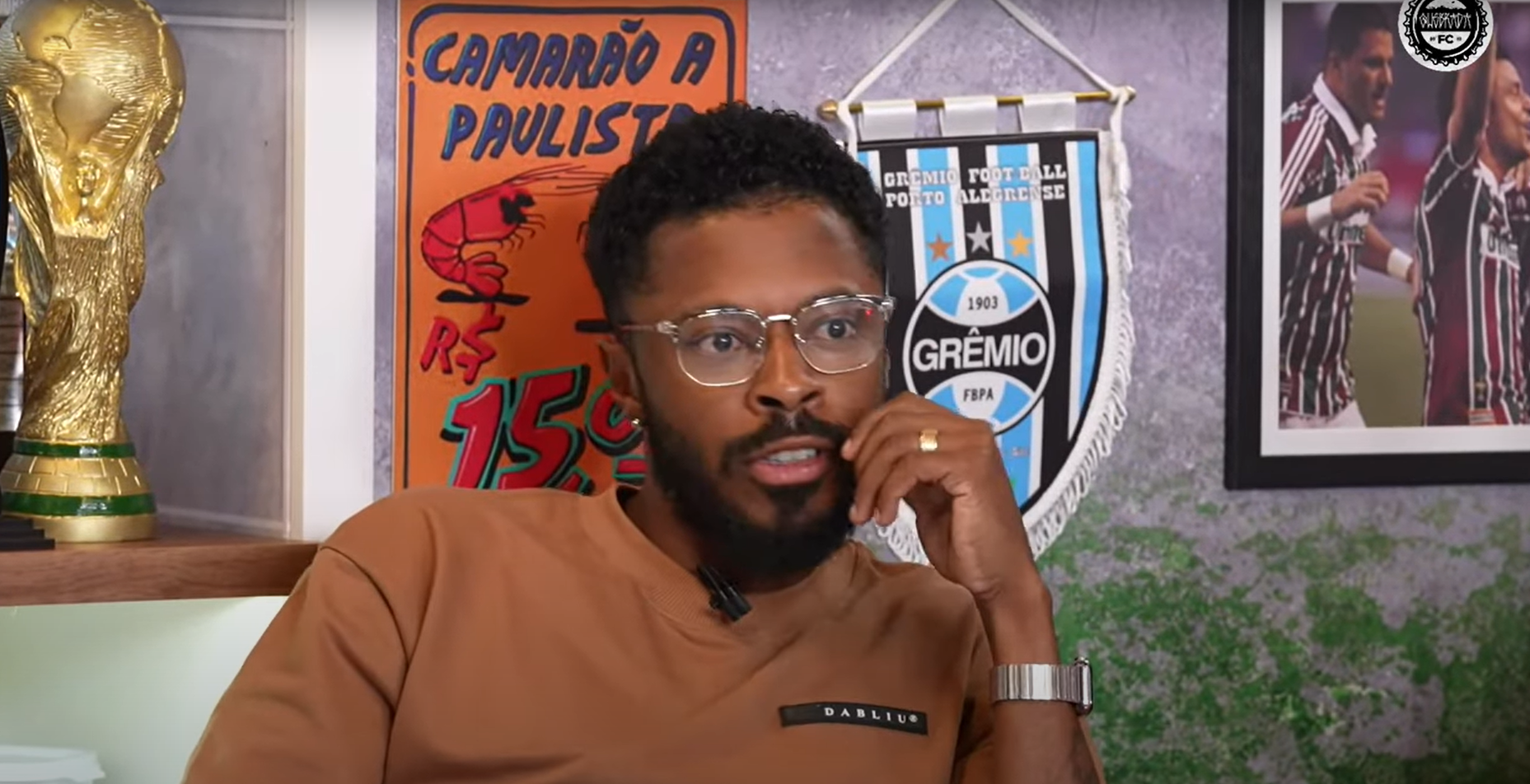 Ex-Sport, Michel Bastos relembra dívida com o clube e ironiza grito de guerra: “Pagar, pagar, pagar que é bom, nada”