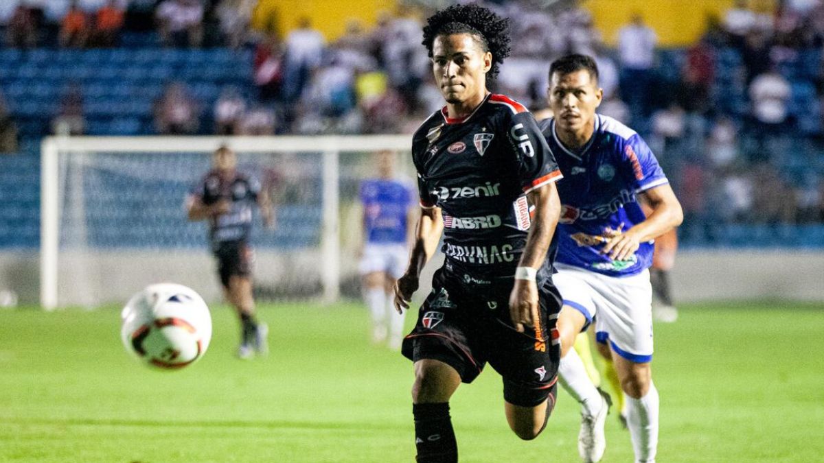 Ferroviário vence Iguatu e sai na frente em final da Taça Fares Lopes