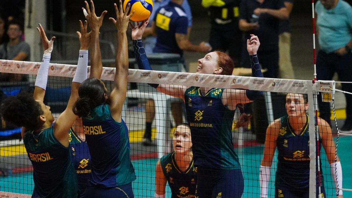 Julia Bergmann, Roberta e Rosamaria em treino da Seleção Feminina de Vôlei no Geraldão, no Recife