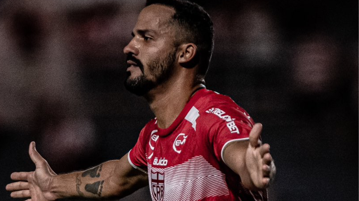 Efetivo, CRB aproveita vantagem numérica e vence o Atlético-GO pela Série B